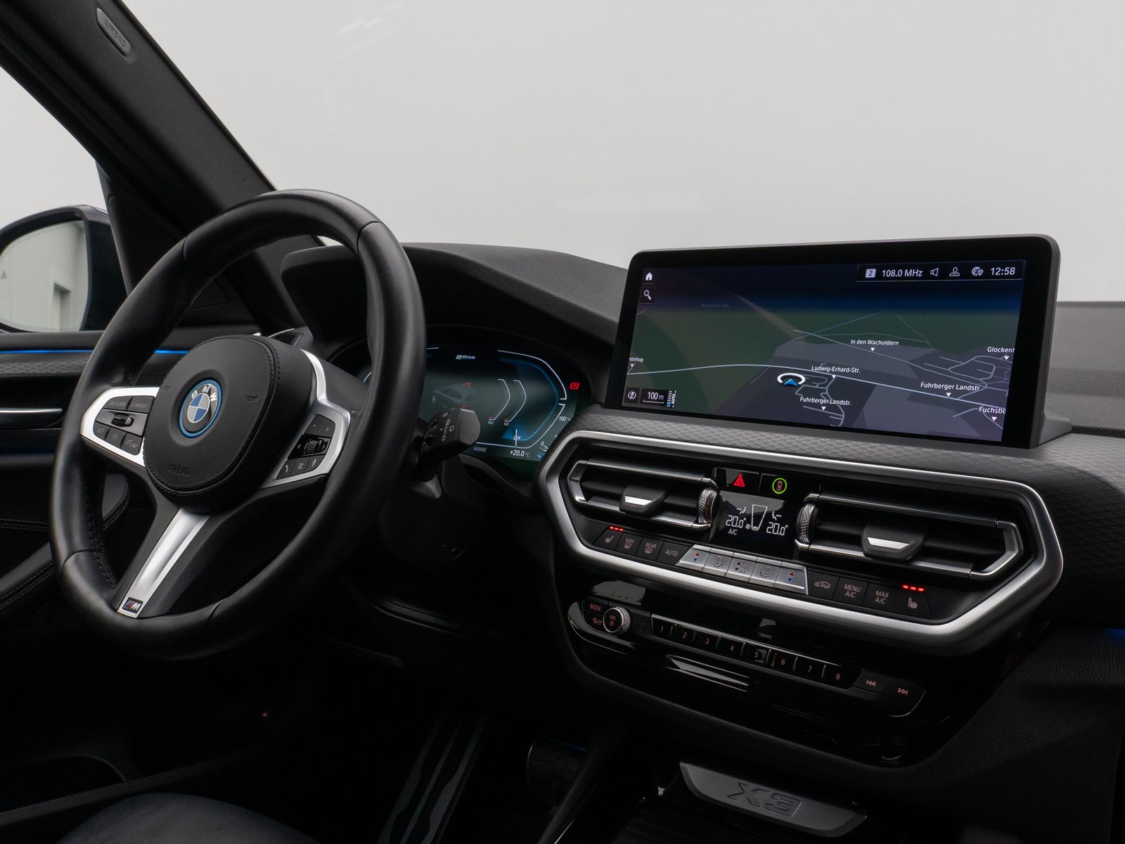 Fahrzeugabbildung BMW X3 xD30e M Sport 360°Laser HUD DAB HiFi AHK 20"