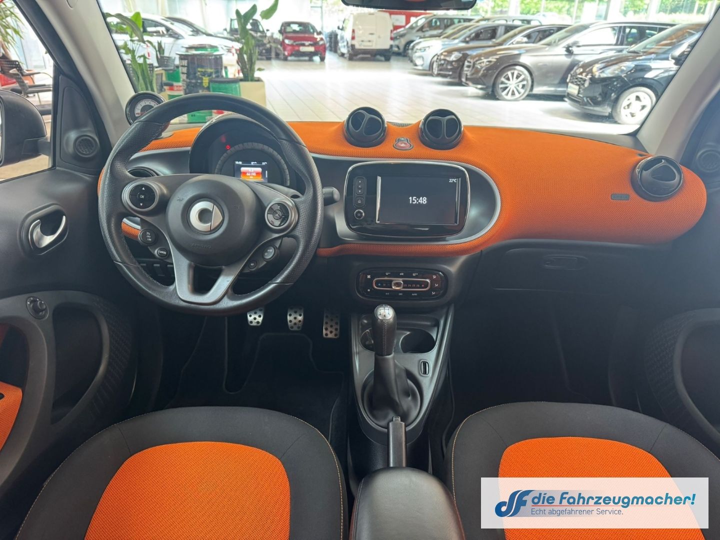 Fahrzeugabbildung Smart fortwo coupe Basis 52 kW Panorama Navi Klimaauto