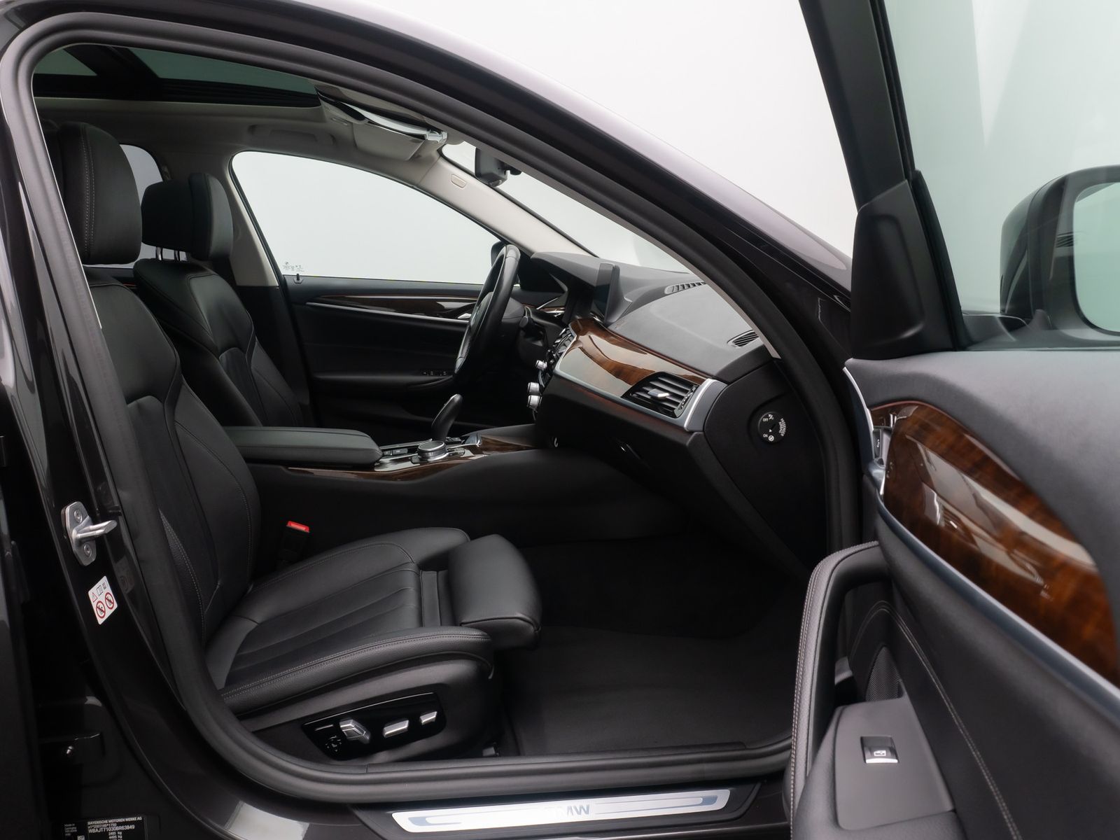 Fahrzeugabbildung BMW 540i xD HUD Kamera MSport Komfort Panorama19Zoll