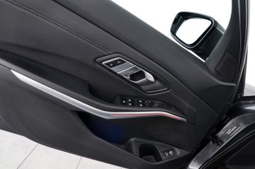 BMW 330d xDrive Touring Sport Line M-Lenkrad AHK 19"