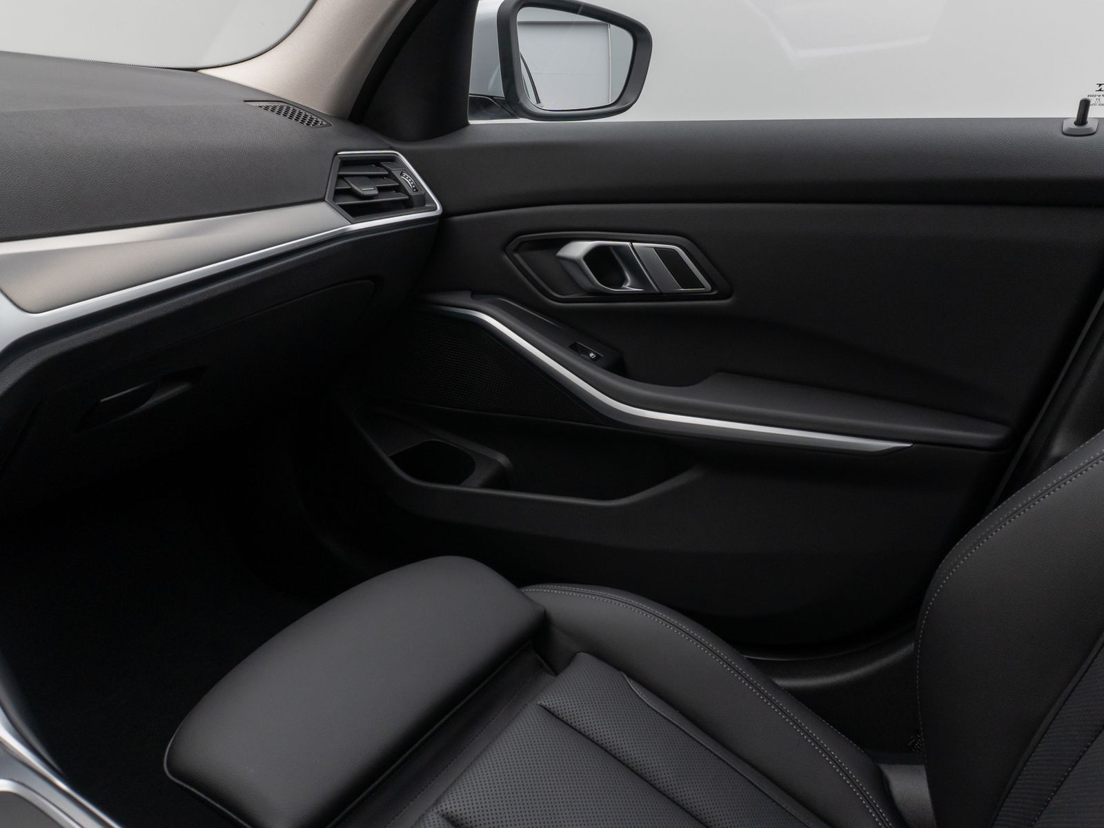 Fahrzeugabbildung BMW 318d DAB Leder PDC Geschwindigkeitsreg Sport LED