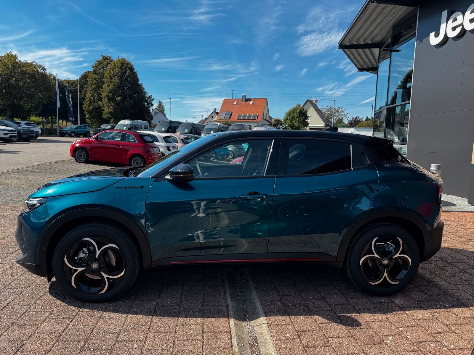 Fahrzeugabbildung Alfa Romeo Junior 1.2 Speciale Automatik Navi LED Sitzhzg.