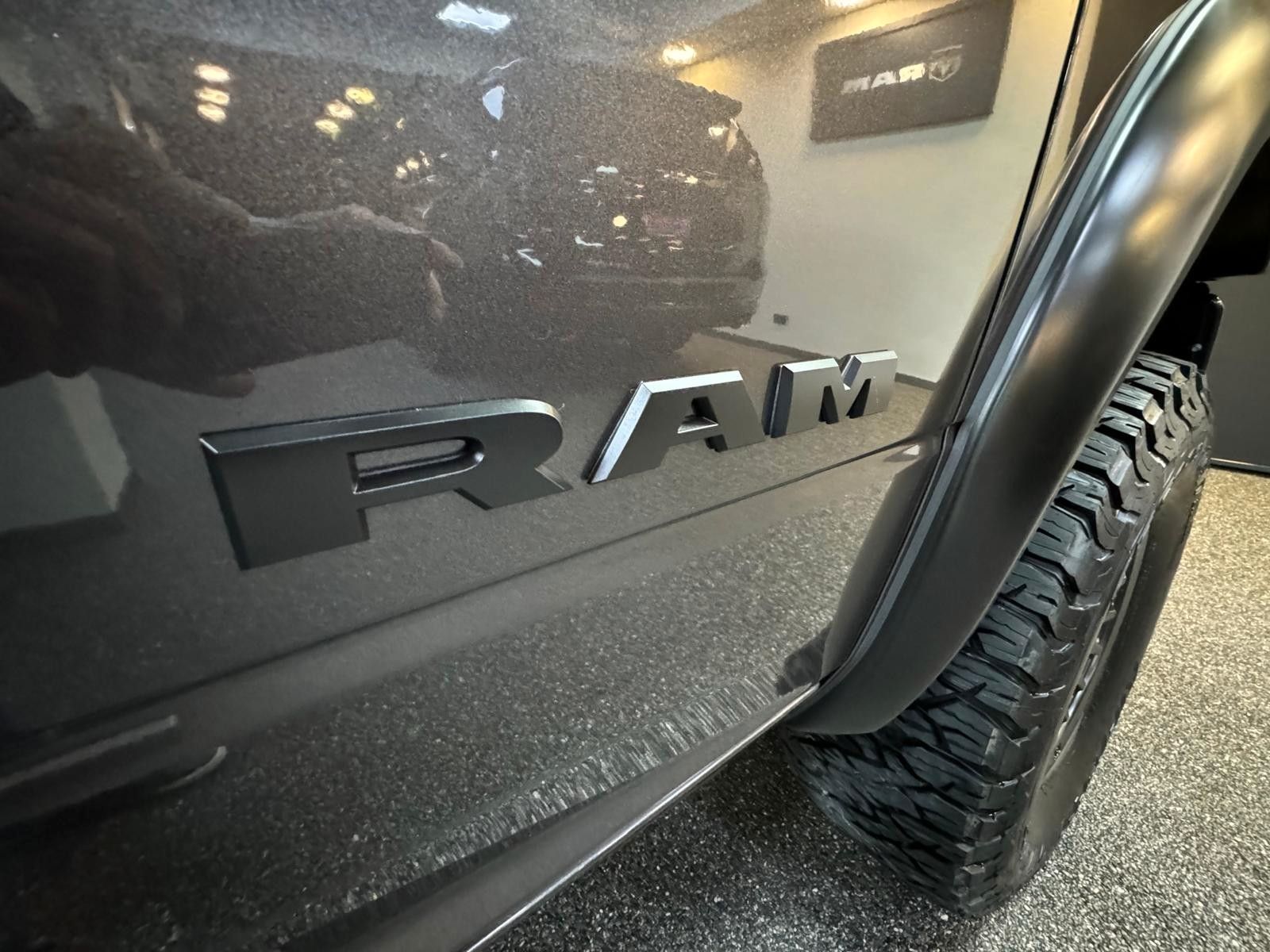 Fahrzeugabbildung Dodge RAM 3500 LARAMIE AEV OFF ROAD 6.4L-V8 37"-LONG