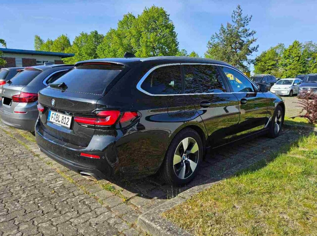 Fahrzeugabbildung BMW 520d T Aut LED/NAVI/ACC/SHZ/VIRTU/RFK/AHK/8Fa
