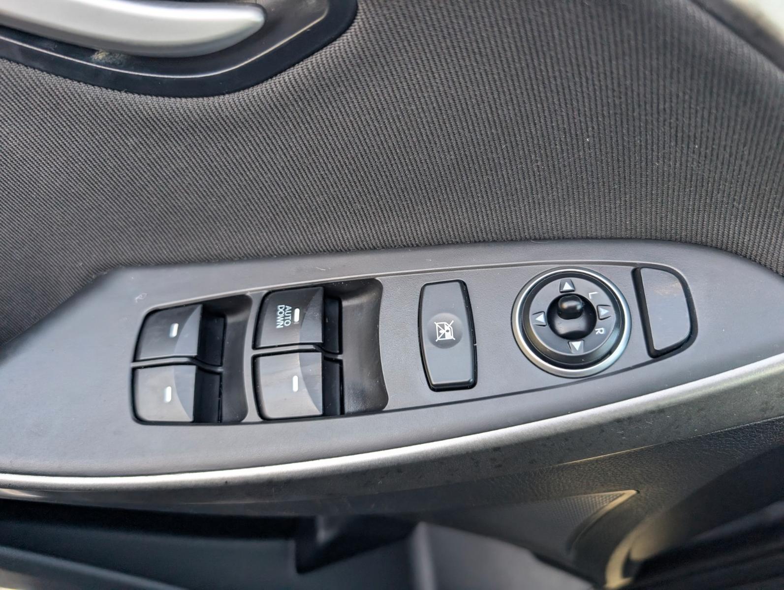 Hyundai i30 2014 — photo 32