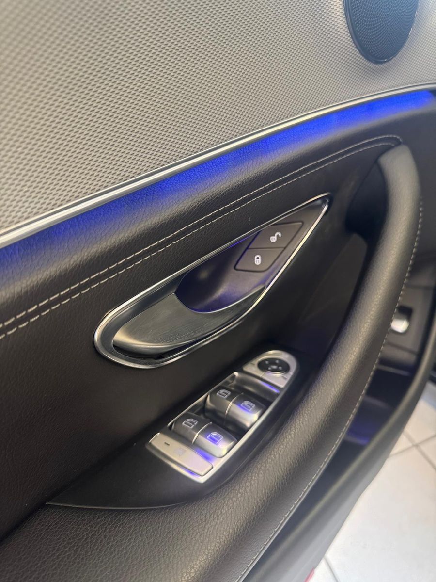 Fahrzeugabbildung Mercedes-Benz E 400 T-Modell 4Matic/LED/PANORAMA/AMG-LINE/NAVI