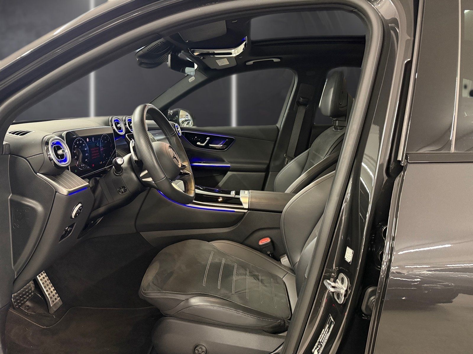 Fahrzeugabbildung Mercedes-Benz GLC 300 d 4M*Airmatic*STDHZG*Pano*AHK*Night*20"*