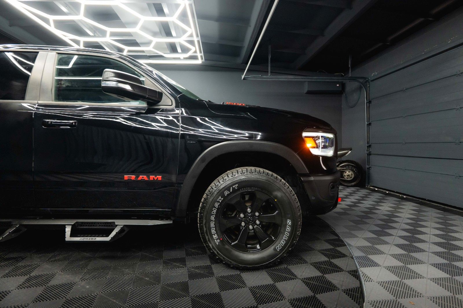 Fahrzeugabbildung Dodge RAM 5.7 V8 HEMI 4x4 REBEL AXLE LOCK Airmatic LED