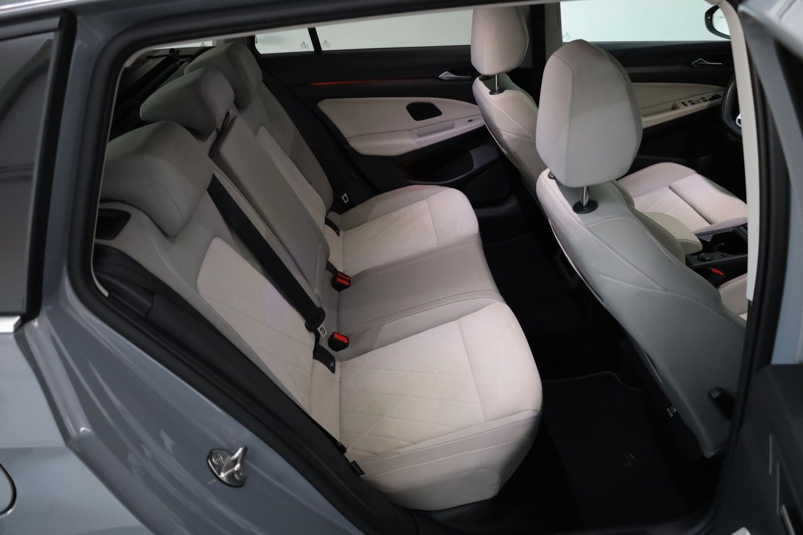 Fahrzeugabbildung Volkswagen Golf VIII Variant Style Navi,LED,Harman/K,ACC,SH