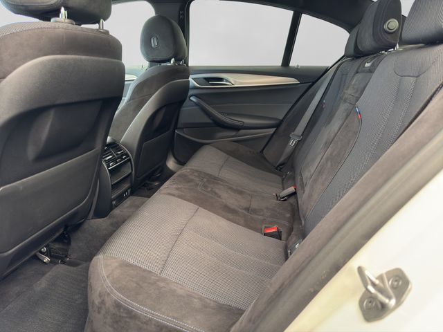 Fahrzeugabbildung BMW 520d M Sport+M Fahrwerk+Adaptive LED+CAM+HUD+DAB