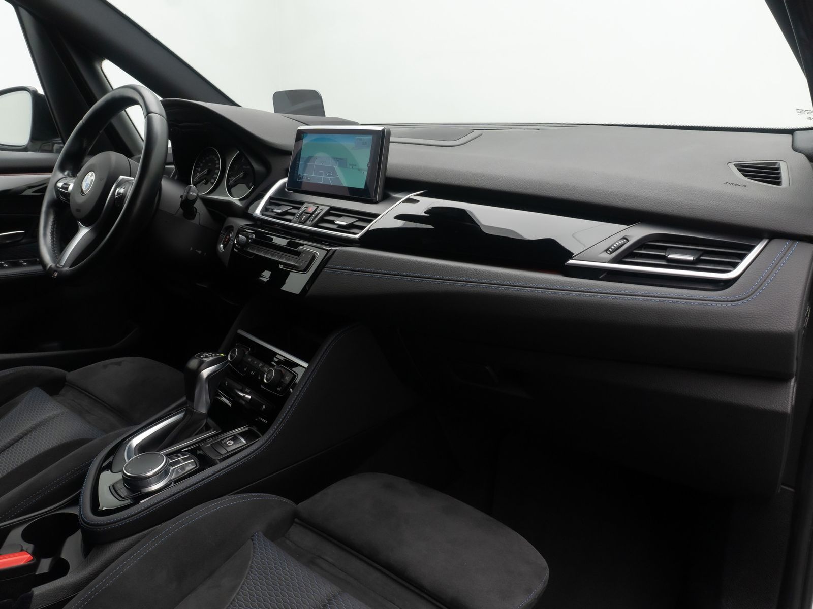 Fahrzeugabbildung BMW 220d Active Tourer M Sport HUD Alarm ParkAs HiFi