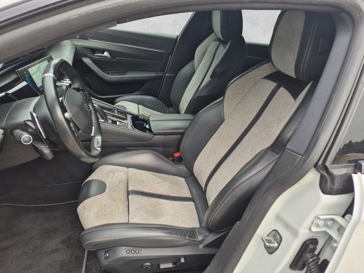 Fahrzeugabbildung Peugeot 508 SW Hybrid 225 GT ACC Totwinkelassistent Navi