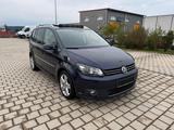 Volkswagen Touran 2.0 TDI DSG PANO/7-SITZER/AHK - aus 2011: Kombi