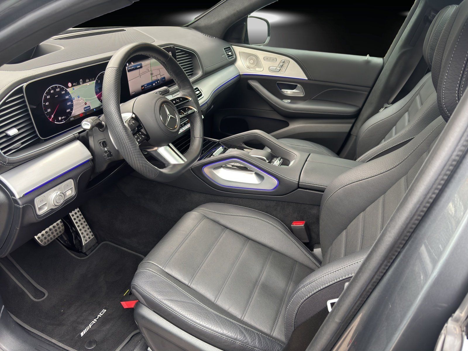 Fahrzeugabbildung Mercedes-Benz GLE450d AMG Prem+ E-Active DISTR Pano AHK Standh