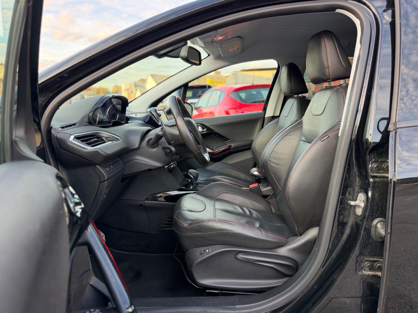 Peugeot 2008 Allure GT-Line Aut. *LEDER*KAMERA*NAVI*LED*