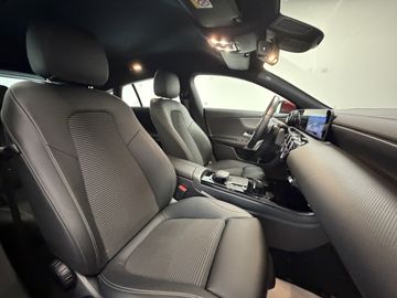 Mercedes CLA 180 Shooting Brake - 11