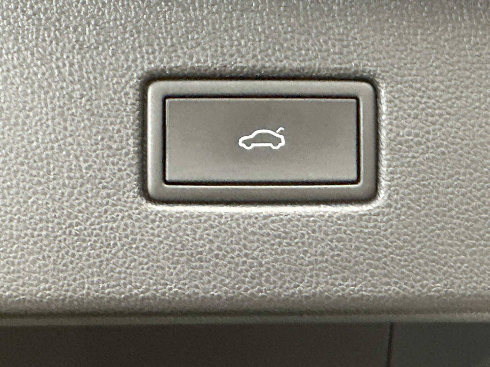 Fahrzeugabbildung Volkswagen Tiguan R 4M NAV+MATRIX+PANO+AHK+ACC+KAMERA+21ZO
