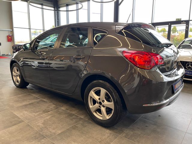 MYAUTOCENTER – Gebraucht- und Jahreswagen mit Werkstattservice in Pfaffenhofen Opel Astra J Lim. 5-trg. Selection *Klima*Navi*SHZ*