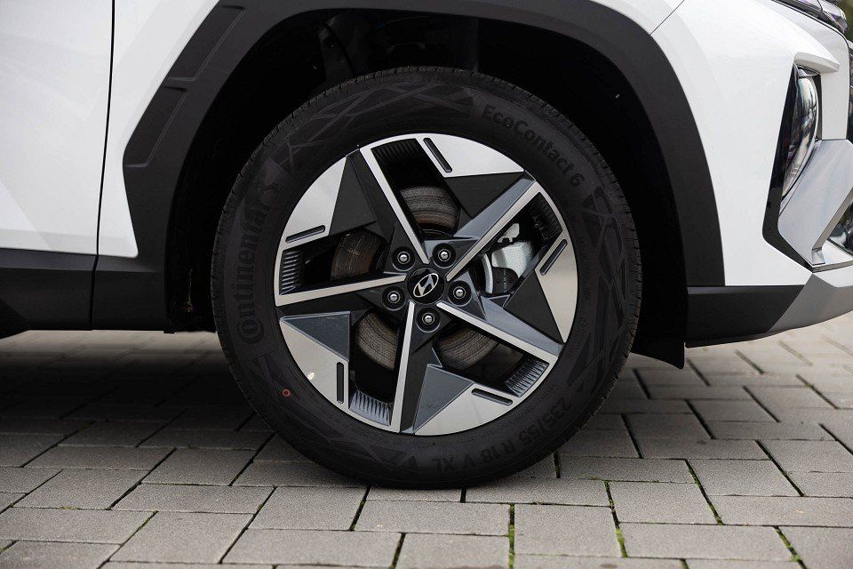 Fahrzeugabbildung Hyundai TUCSON 1.6T 160PS 48V DCT AWD TREND LED