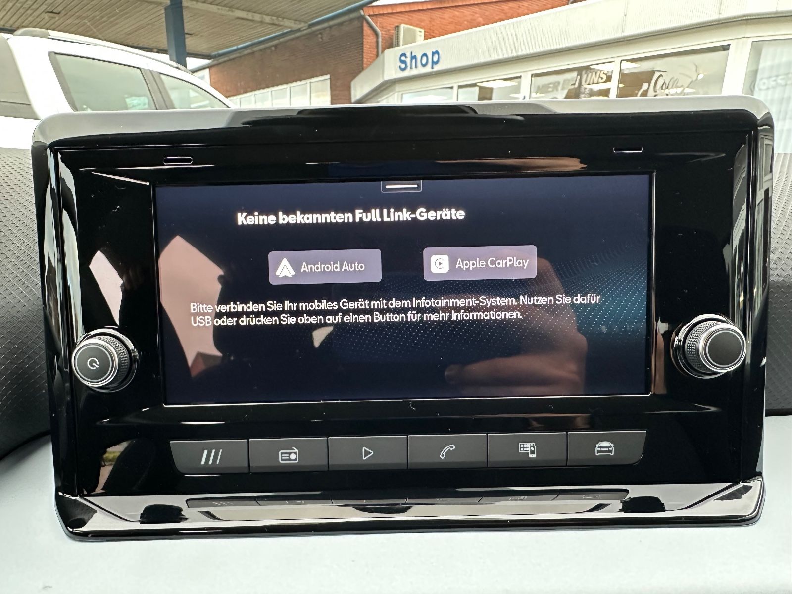 Fahrzeugabbildung SEAT Arona 1.0 TSI Style DSG ACC/LED/SHZG/PDC/GJR