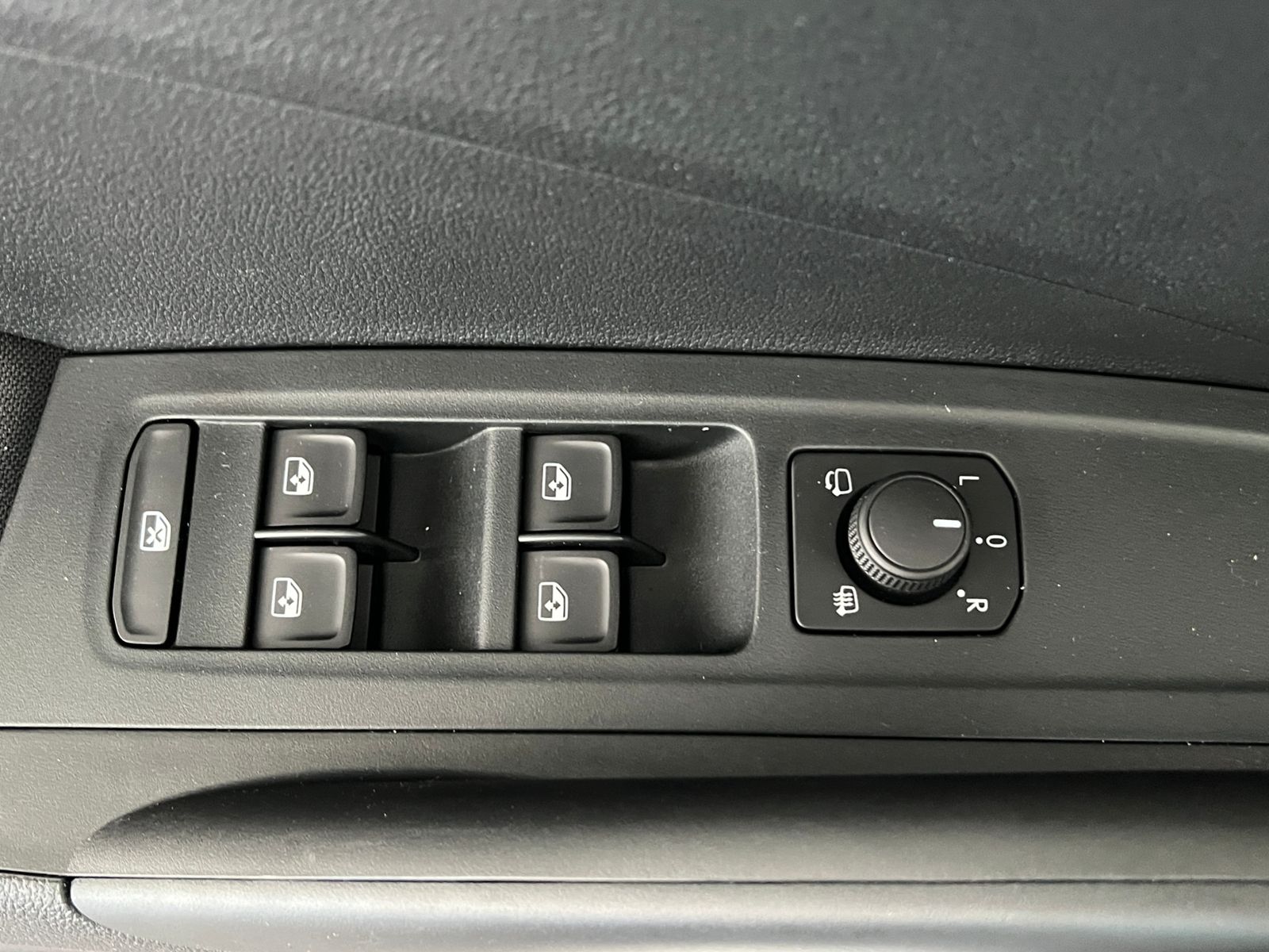 Fahrzeugabbildung SKODA Fabia Selection 1.0 MPI *Winterpaket,LED*