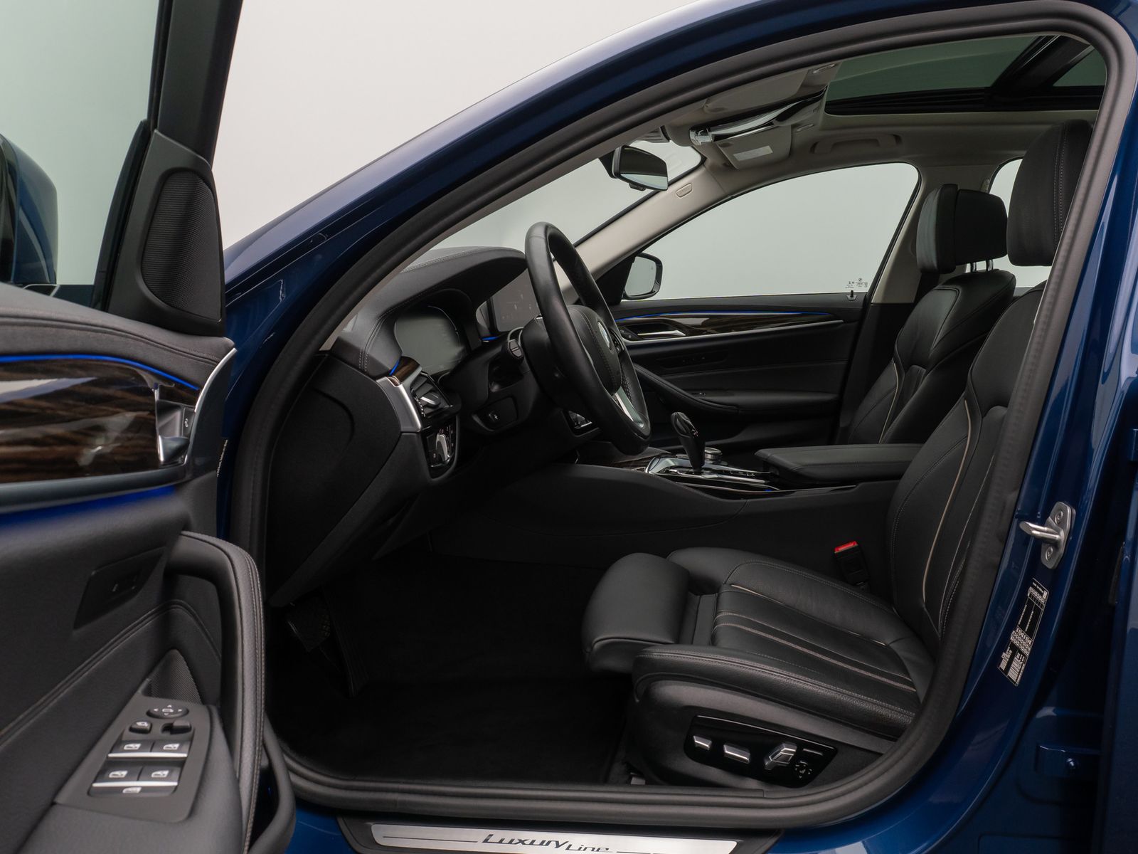 Fahrzeugabbildung BMW 520d Luxury Line HUD DAB Kamera HiFi Panorama