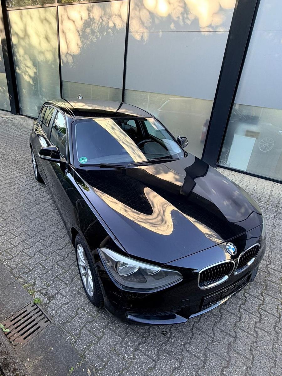 BMW 114 2012 — вигляд ззаду