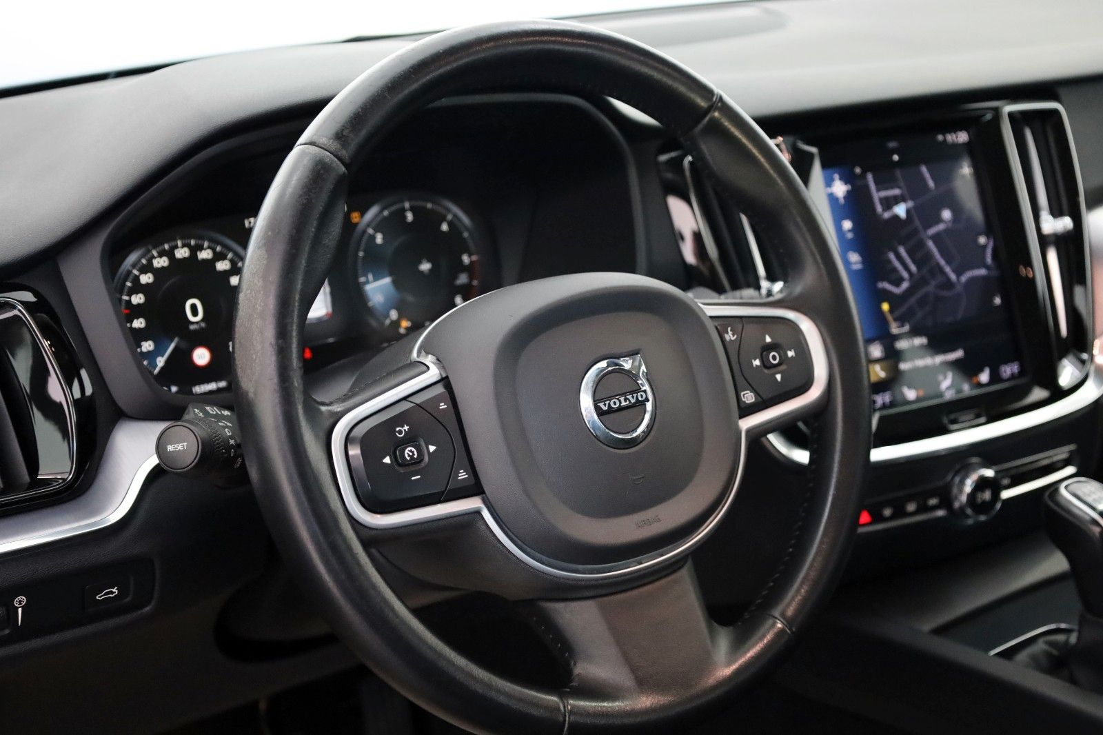 Fahrzeugabbildung Volvo V60 Momentum Pro, T.Leder,Navi,LED,Kamera,SH