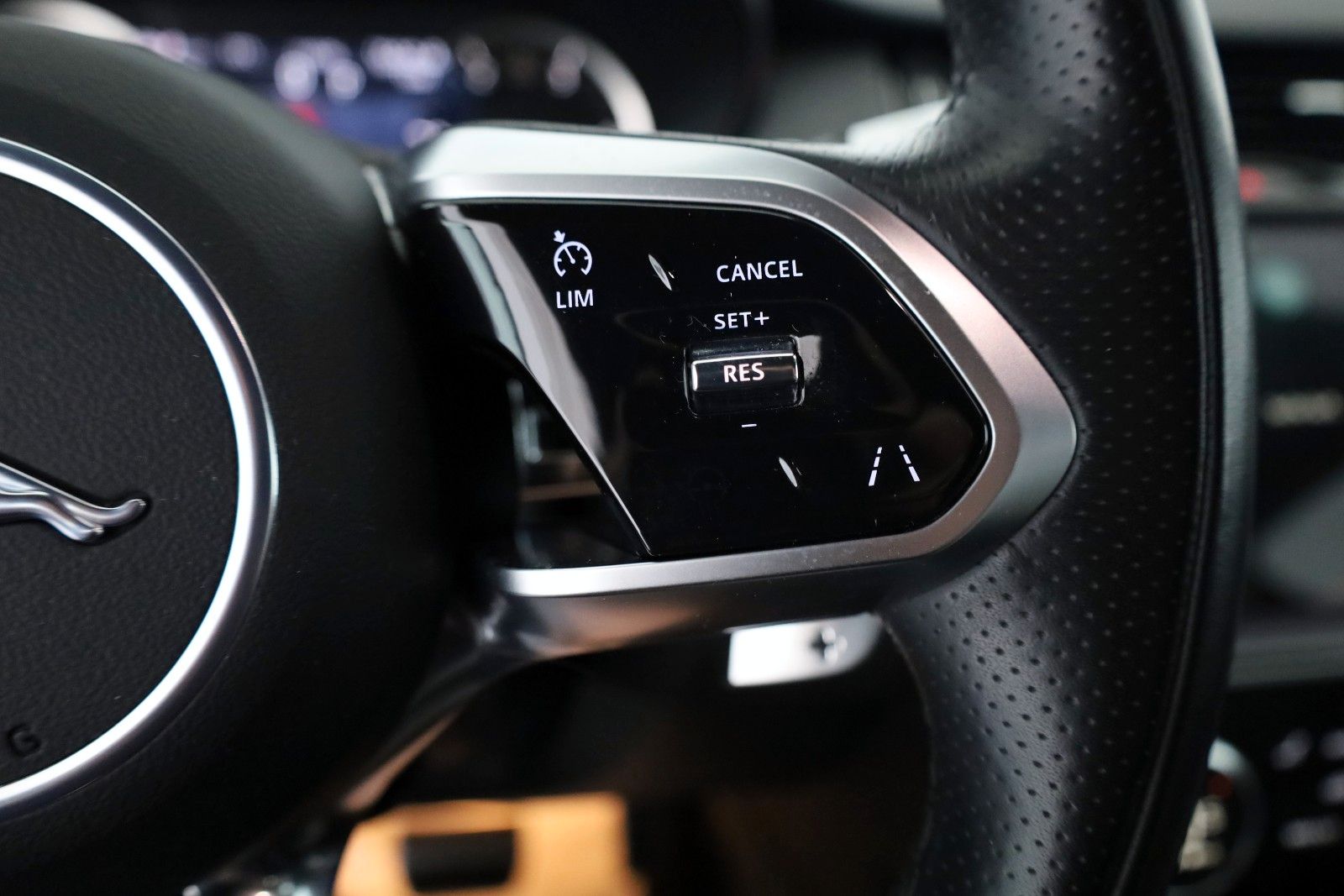 Fahrzeugabbildung Jaguar E-Pace R-Dynamic SE AWD,Navi,Kamera,ACC,AHK+WR