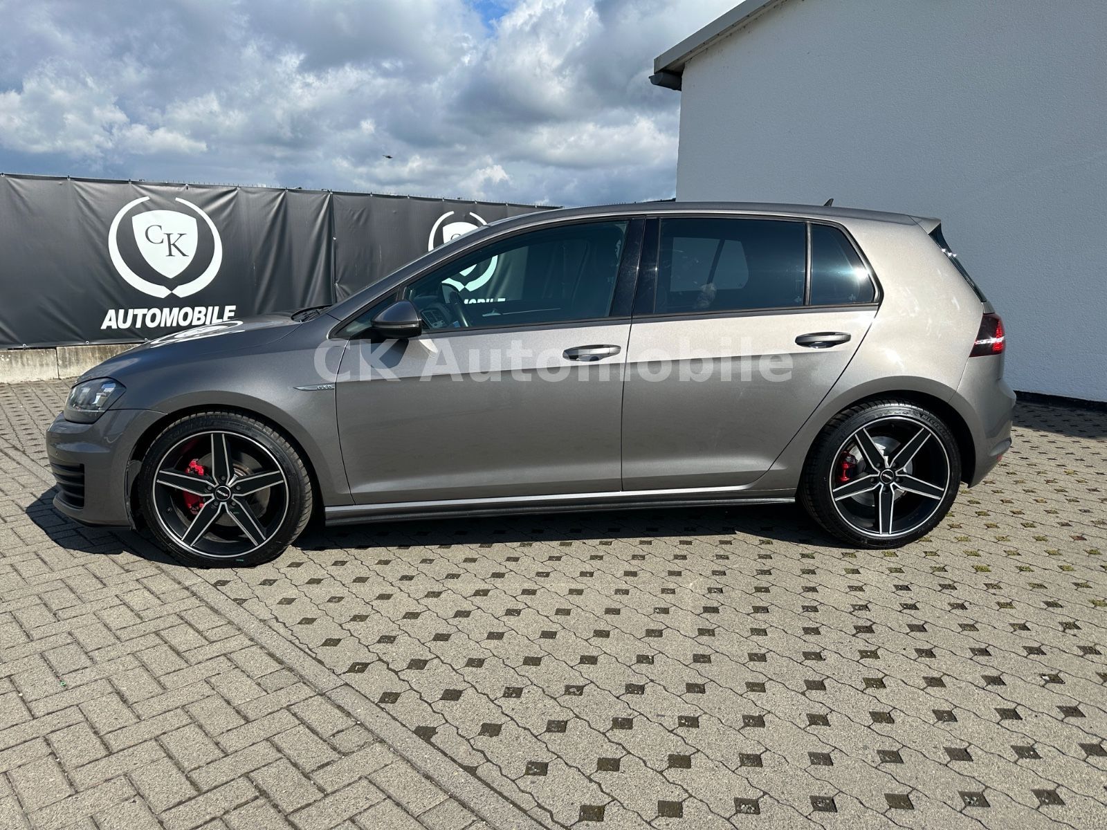 Fahrzeugabbildung Volkswagen Golf VII Lim. GTD BMT/DSG/Navi/Bi-Xenon/PDC