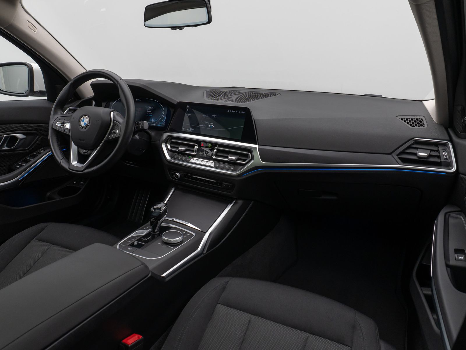 Fahrzeugabbildung BMW 330e Panorama Laser HUD DAB H/K Komfort Alarm