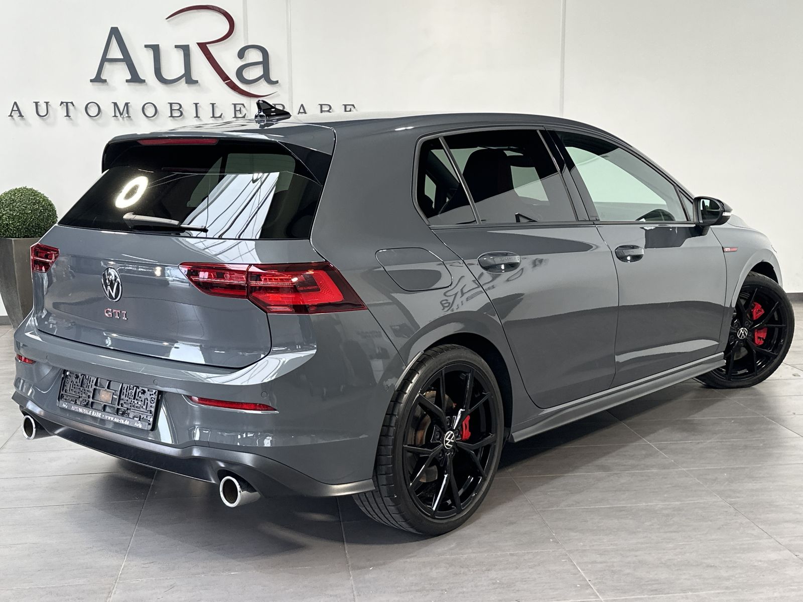 Fahrzeugabbildung Volkswagen Golf VIII GTI NAV+IQ-LIGHT+AHK+DCC+19ZO+H&K+1HD