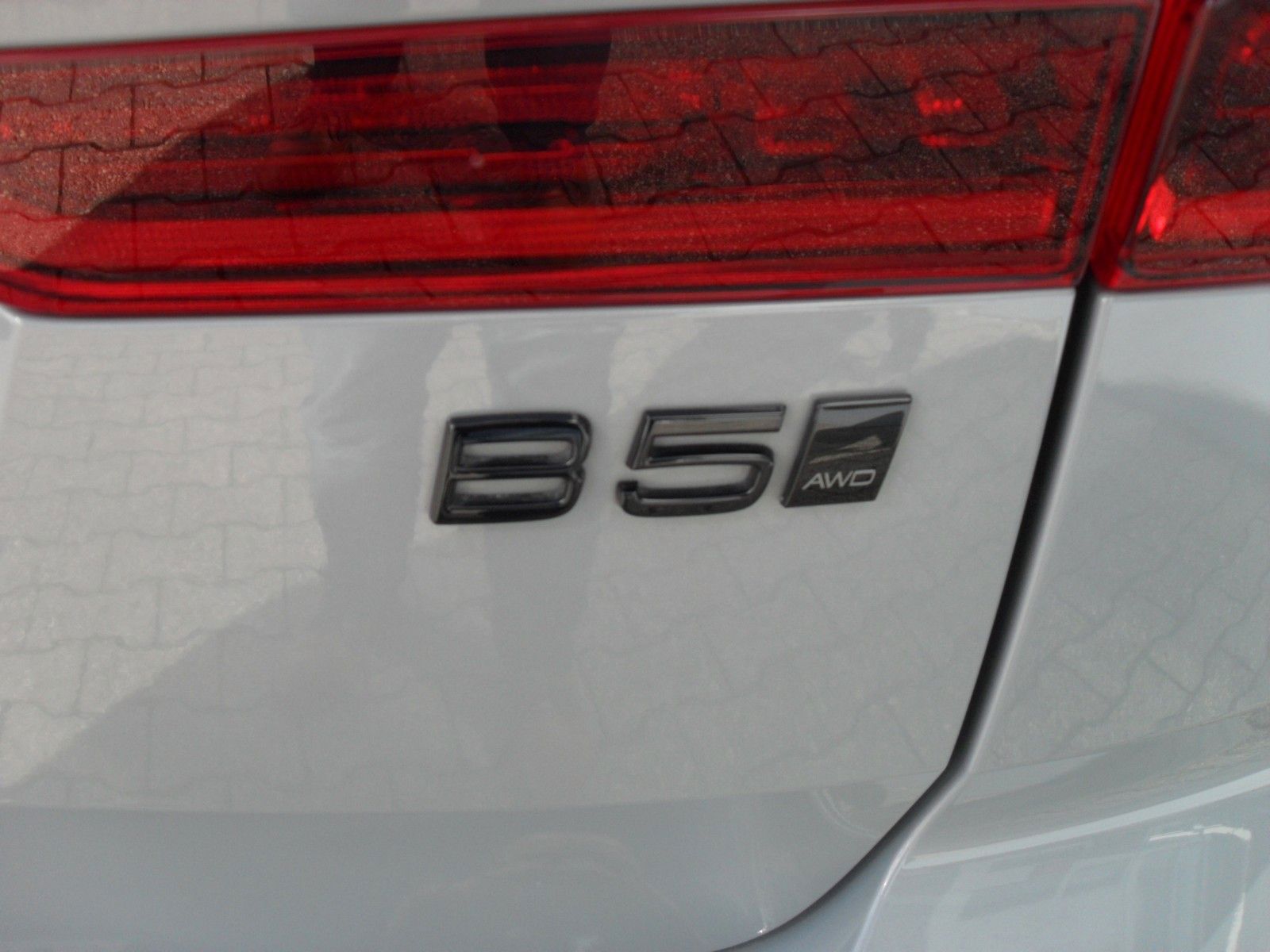 Fahrzeugabbildung Volvo XC 60 B5 Plus Black Edition AWD | Headup
