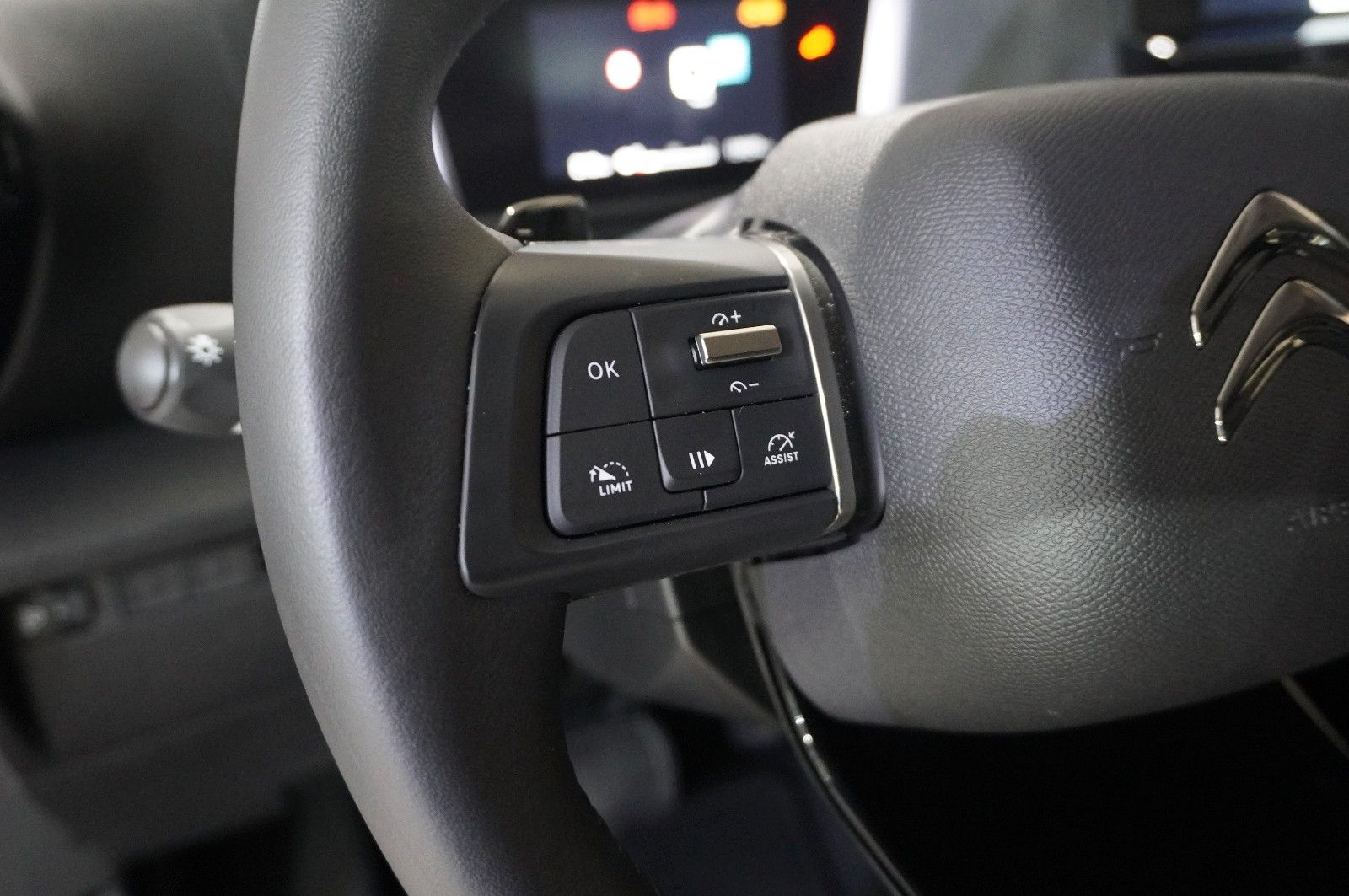 Fahrzeugabbildung Citroën C4 Lim. 1.2T PLUS NAVI/LED/KAMERA/SPORT /VIR/DAB