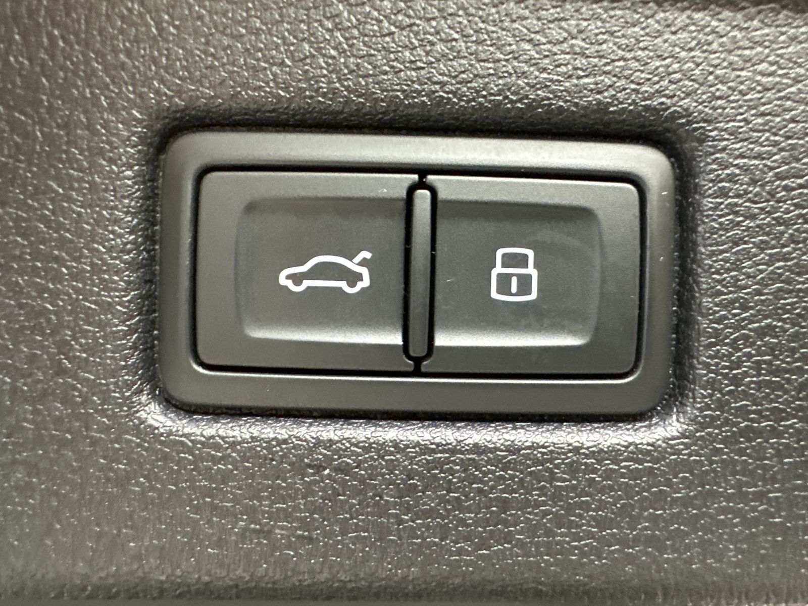 Fahrzeugabbildung Audi A5 SpB 40 TFSI S-Line NAV+MATRIX+AHK+PANO+B&O+VC