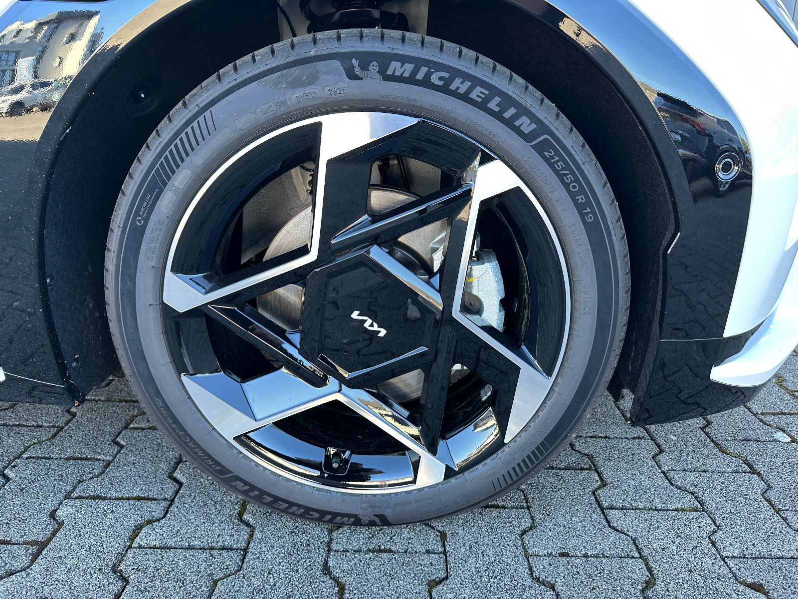 Fahrzeugabbildung Kia EV4 81 FWD GTL DWP COM CON GD