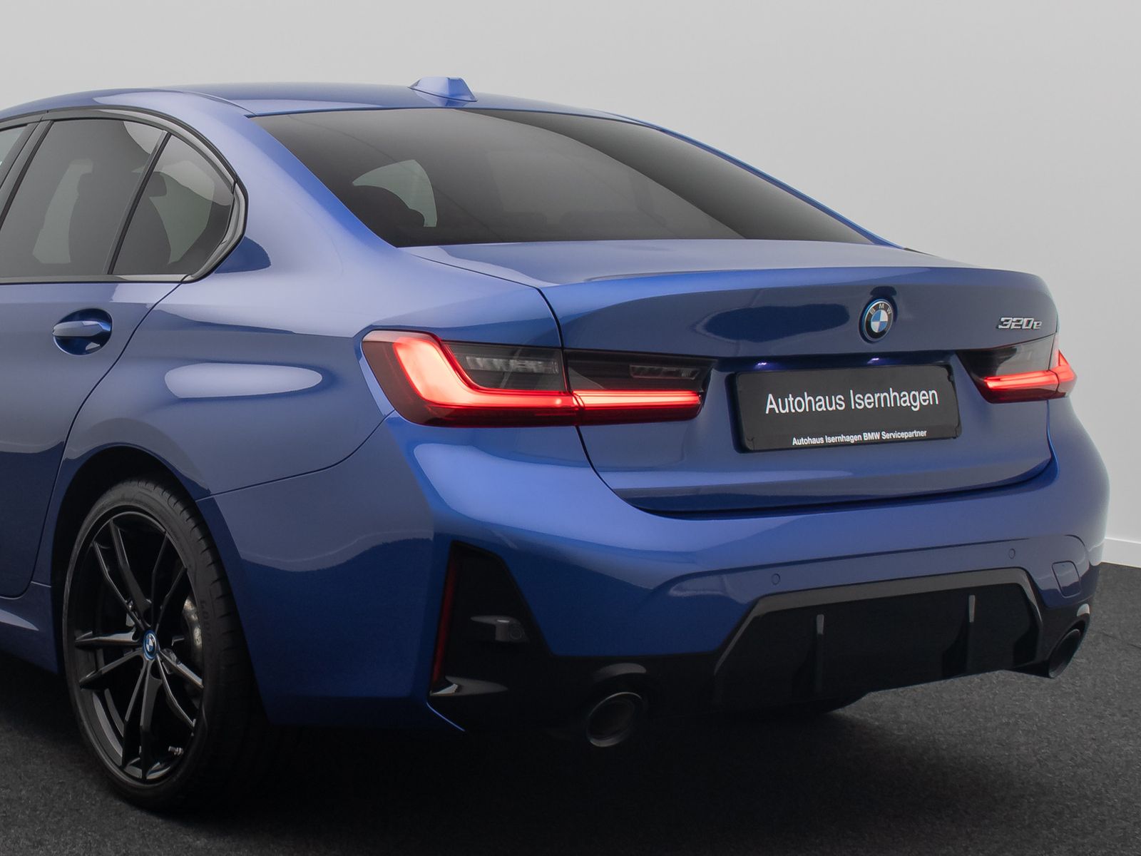 Fahrzeugabbildung BMW 320e M Spot DAB Widscreen PDC CockpitPlus 19Zoll