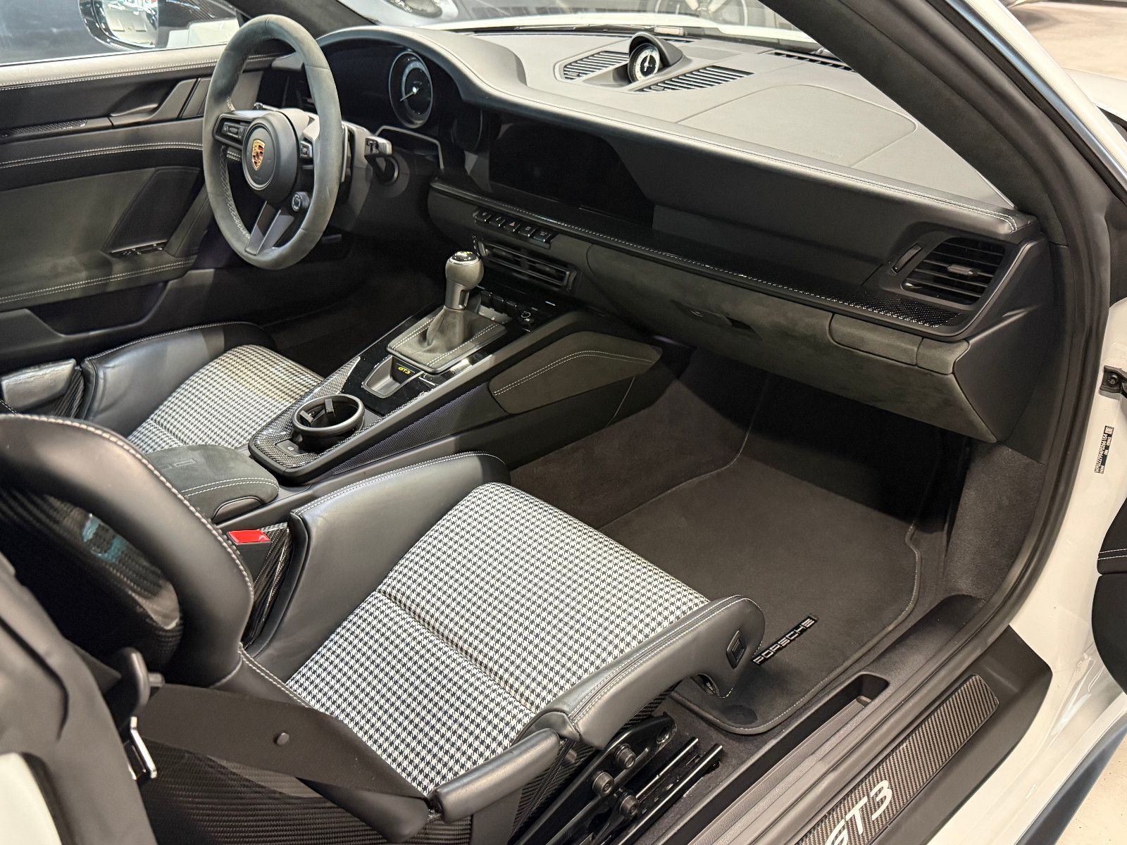 Fahrzeugabbildung Porsche 992/911 GT3-Lift-Clubsport-PCCB-90L.-LED