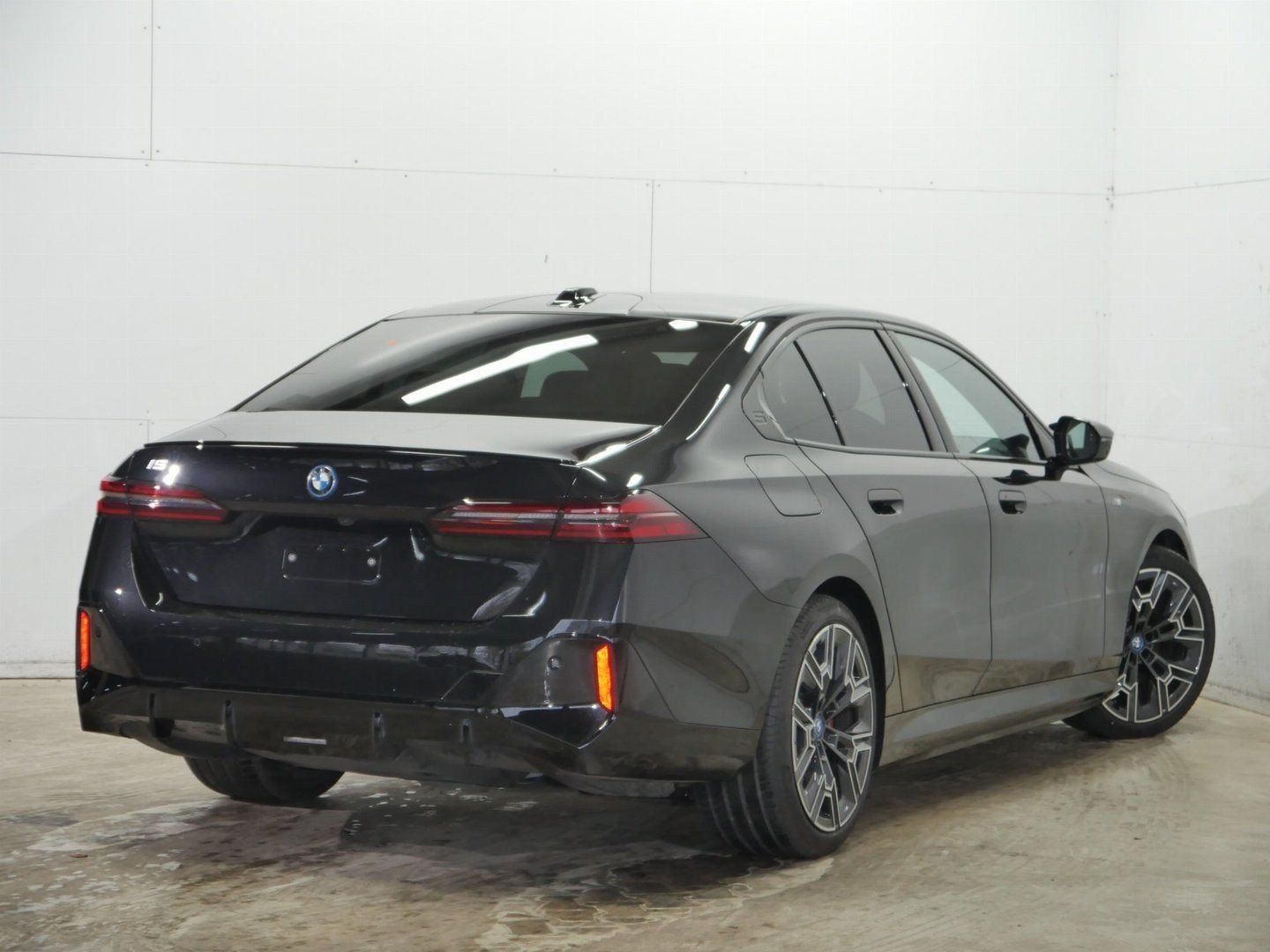 Fahrzeugeinzelansicht 16 Fahrzeugabbildung BMW i5 M60 xDrive Limousine, Sitheizung vorne und hi