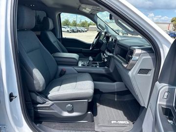 Ford F 150 Lightning XLT 2025 weiss im Vorlauf