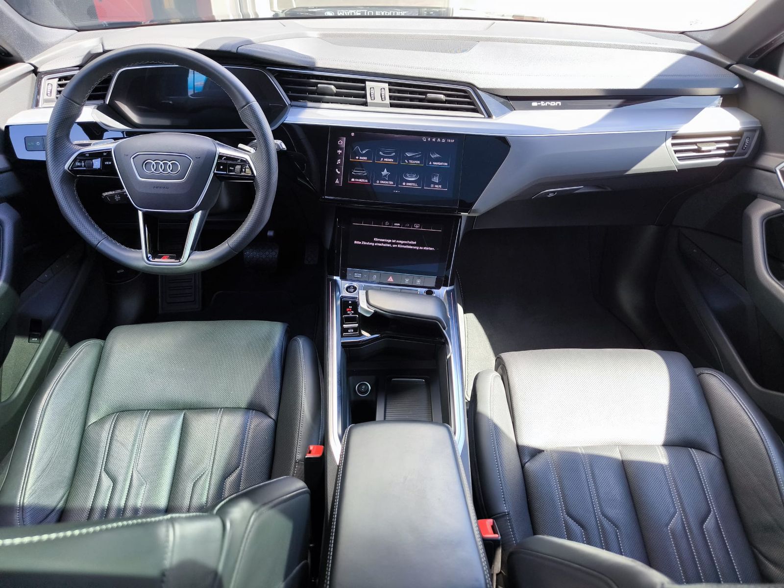 Fahrzeugabbildung Audi e-tron S LINE BLACK EDITION PANO+MEMO+SHZ+360+