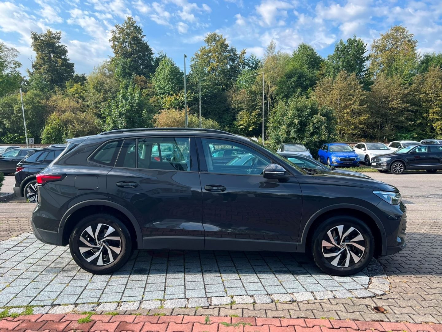 Tiguan 2.0 TDI DSG - Navi*AHK*Winterp.*ACC*APP!!