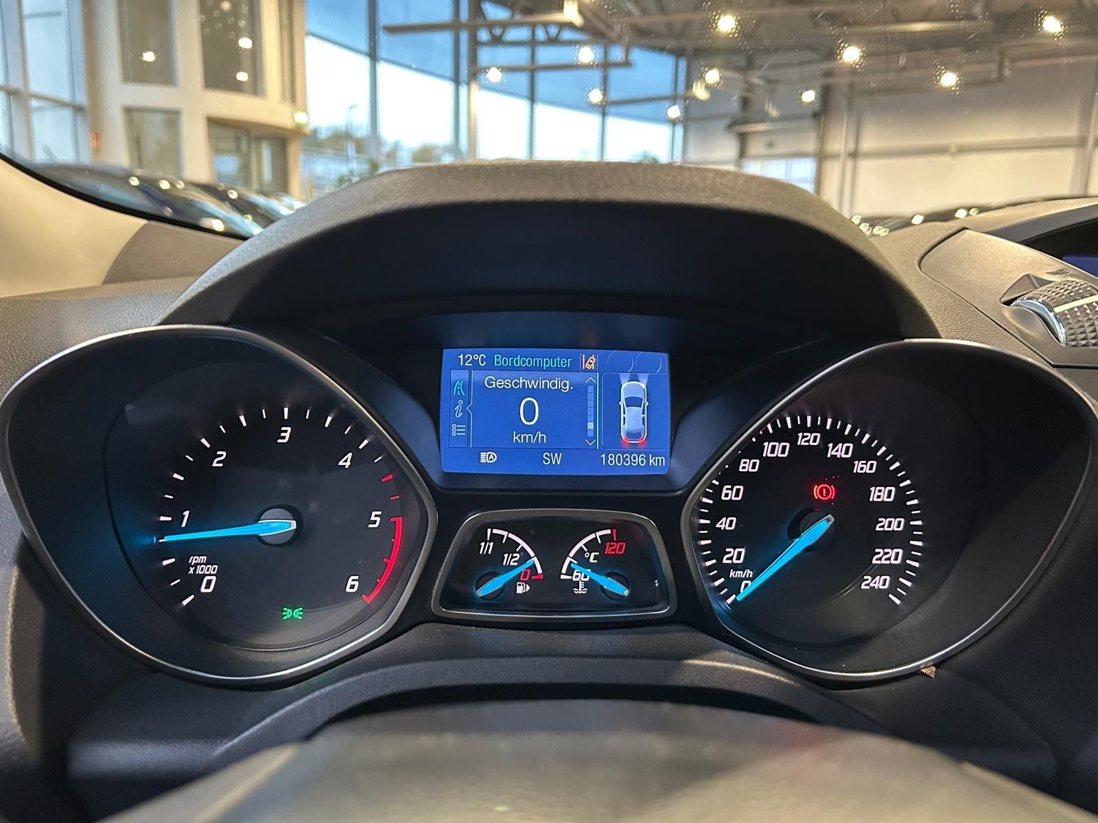 Fahrzeugabbildung Ford Kuga Individual 4x4 PANO AHK NAVI