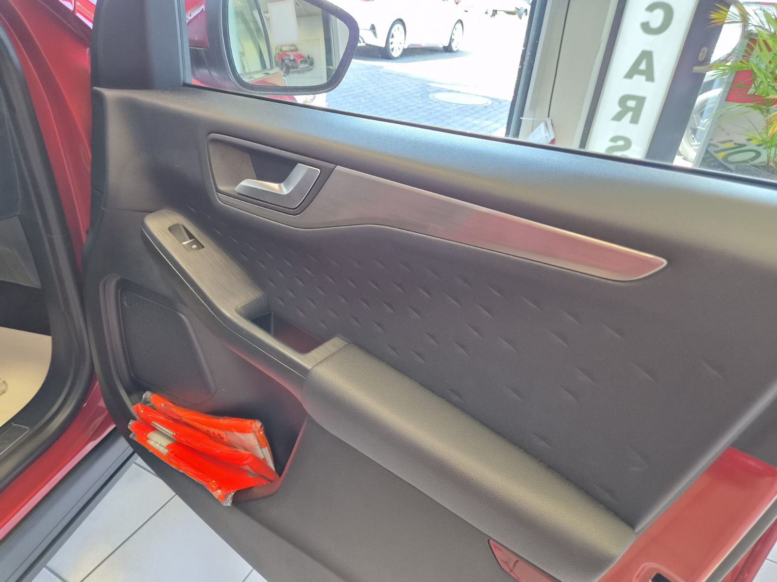 Fahrzeugabbildung Ford Kuga Plug-In Hybrid Titanium / SCHECKHEFT
