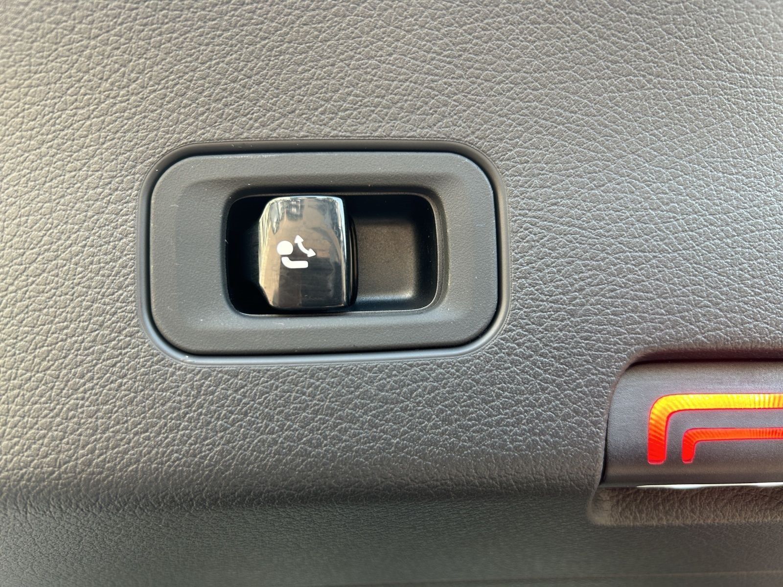 Fahrzeugabbildung Mercedes-Benz GLC 300 Cpé AMG Prem+ AIRMATIC Sitzklima AHK 20"