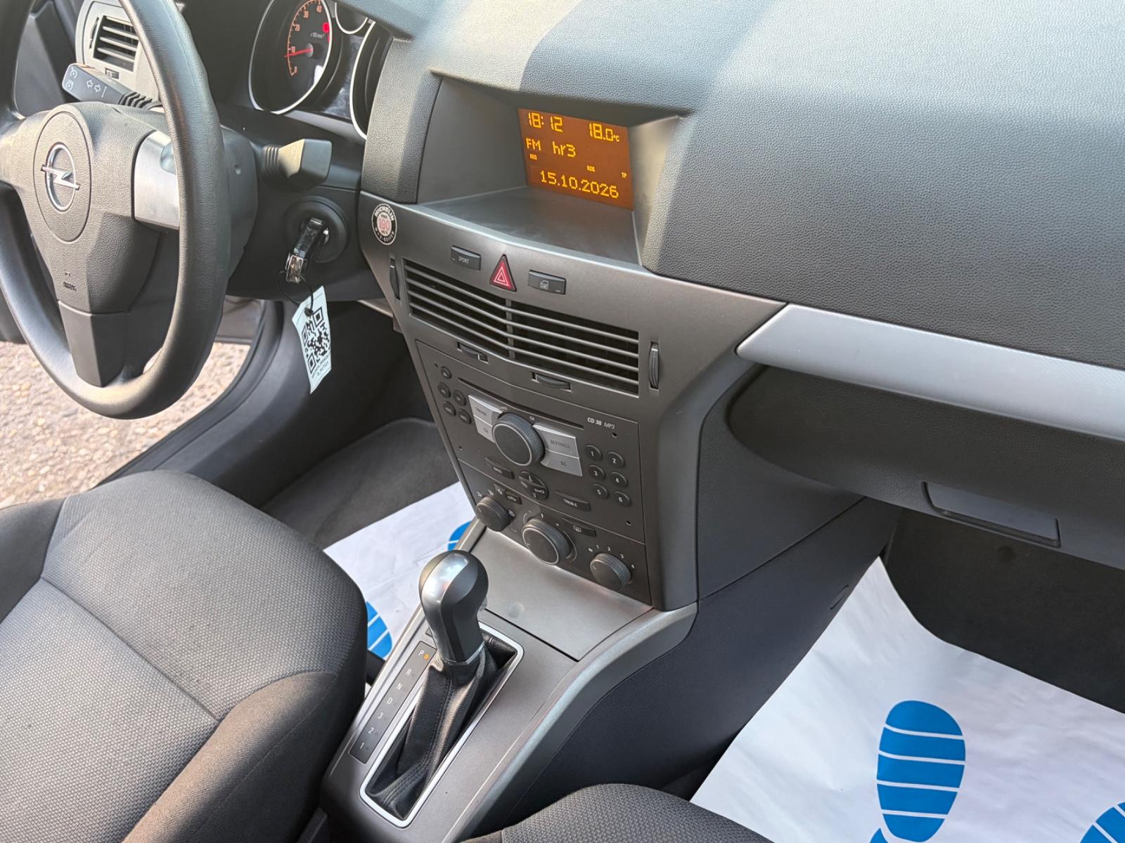 Opel Astra 2004 — photo 31