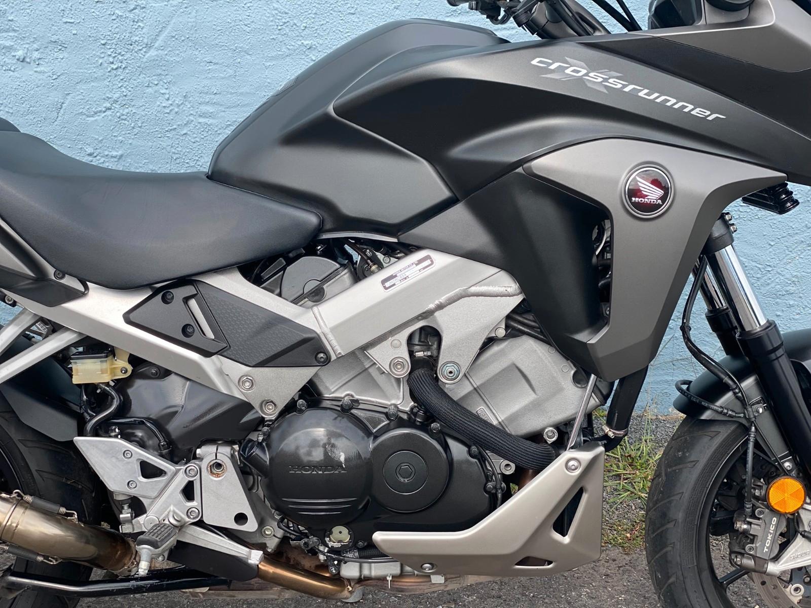 Honda VFR 800 X CROSSRUNNER 2HAND MIT SHARK AUSPUFF