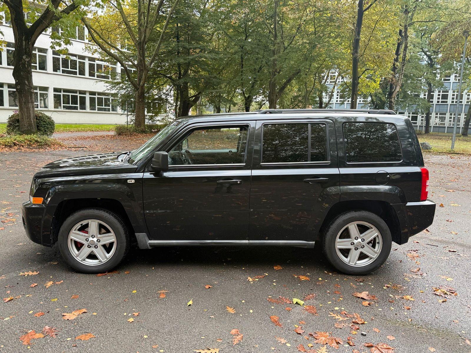 Jeep Patriot 2011 — вигляд ззаду