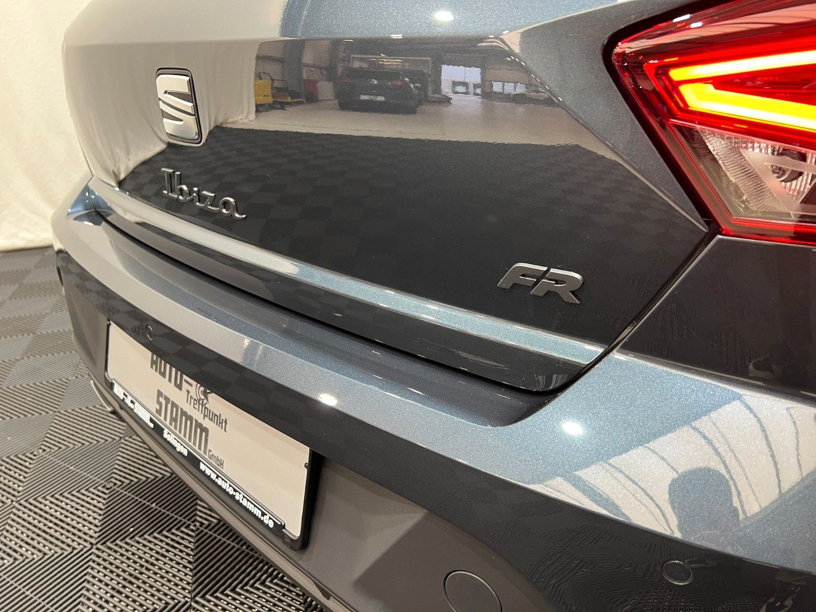 Fahrzeugabbildung SEAT Ibiza 1.0 TSI 85kW FR DSG 18"ALU