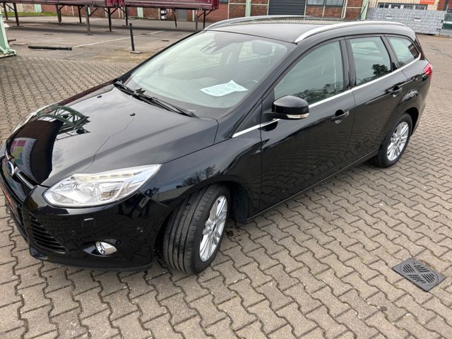 Ford Focus Turnier Titanium*Xenon* Navi*Scheckheft*